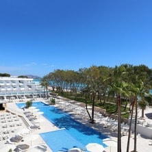 vista aérea piscina en Iberostar Playa de Muro