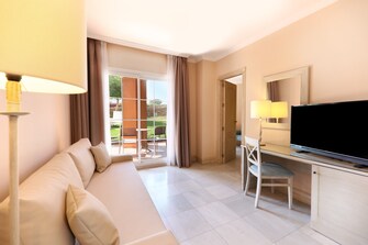 salón en habitación Senior Suite hotel Iberostar Málaga Playa