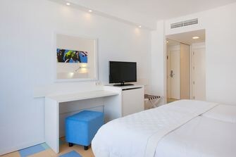 cama doble en Iberostar Boungaville Playa