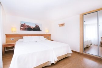 cama Familiar Básica en Iberostar Club Cala Barca