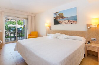 Habitación doble con vistas al mar del hotel Iberostar Pinos Park