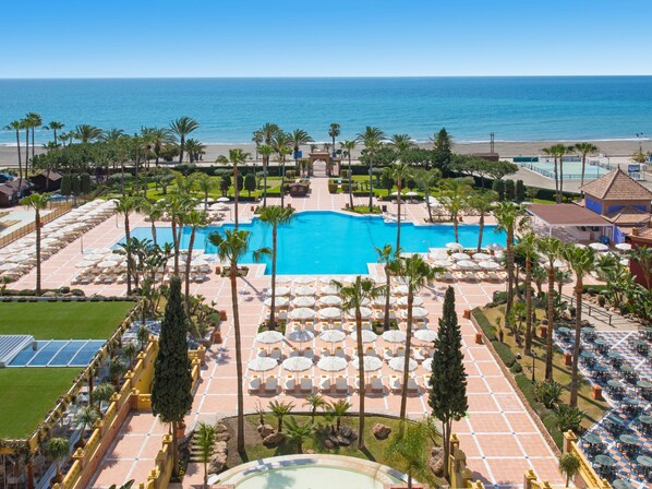 Beach Hotel In Malaga Iberostar Málaga Playa Piscina Central En Iberostar Málaga Playa