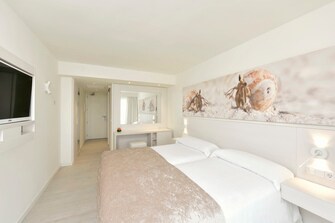 habitación doble vista jardín en hotel Iberostar Cristina