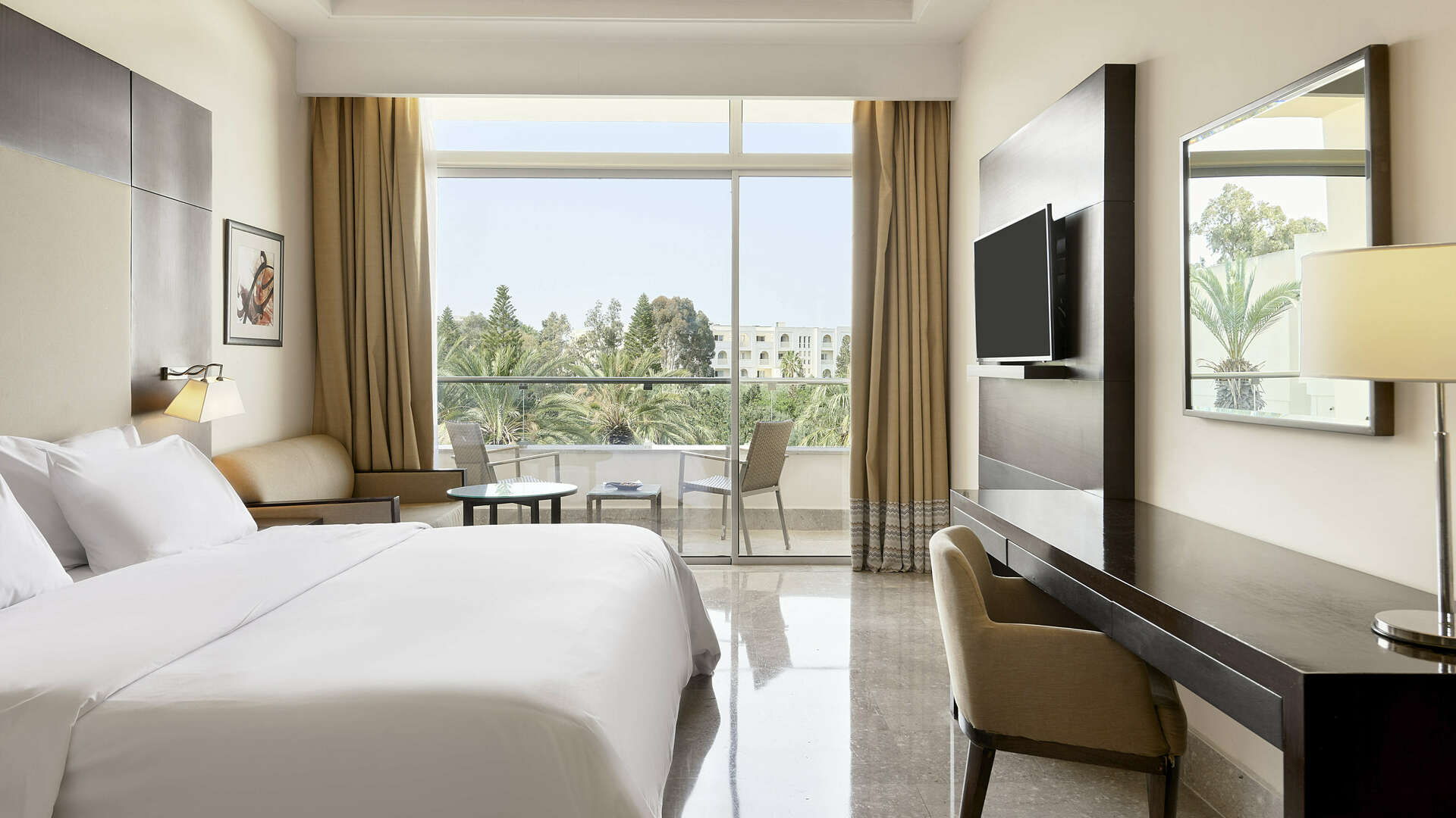 un grande ponte su un po 'd'acqua